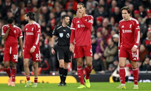 Liverpool sa sút trầm trọng, Slot đứng trước khủng hoảng