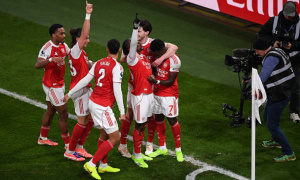 Eze lập cú đúp chớp nhoáng, Arsenal nhấn chìm Tottenham ngay đầu hiệp hai