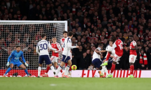 Vì sao bàn gây tranh cãi của Eze được công nhận?