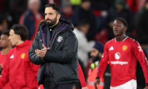 Neville: Man United thua vì chủ quan, không thể chấp nhận được