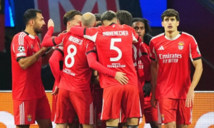 Mourinho cùng Benfica có chiến thắng đầu tiên ở Champions League