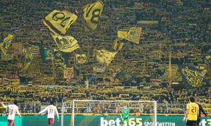 CĐV Dortmund gây sốc: Giăng biểu ngữ thô tục 'tấn công' La Liga tại Champions League