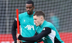 Isak và Wirtz trở thành vấn đề lớn với Slot