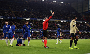 Chelsea, Araujo và căn bệnh mãn tính đang dày vò Barca