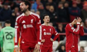 PSV thăng hoa tại Anfield, đẩy Liverpool chìm sâu trong khủng hoảng