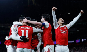 Những điểm nhấn Champions League: Pep tự làm khó City, Arsenal thăng hoa