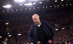 Pressing vô hại, tuyến giữa vô hình: Khi Liverpool sụp đổ từ gốc rễ