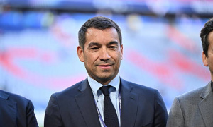 Từ dòng máu Maluku đến Liverpool: Giovanni van Bronckhorst là lời giải cho bài toán của Indonesia?