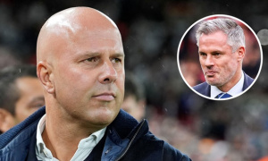 Carragher cảnh báo Slot còn một tuần để cứu ghế ở Liverpool