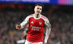Gabriel Martinelli tiếp tục mang may mắn cho Arsenal