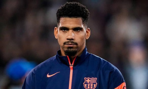 Barcelona đấu Alaves: Araujo 'mất tích' bí ẩn