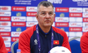 HLV Roland coi trận gặp Malaysia là chung kết và cảnh báo tình huống cố định