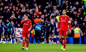 Phòng thay đồ Liverpool rạn nứt sau chuỗi trận thua tệ hại