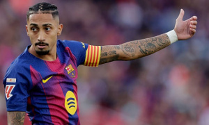 Raphinha rực sáng ngày tái xuất: 'Nhạc trưởng' giúp Barcelona ngược dòng