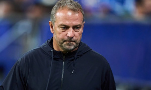 Hansi Flick chán nản, mệt mỏi trên ghế chỉ đạo Barca