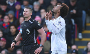 Man United gỡ hòa trước Palace nhờ cú sút không tưởng của Zirkzee