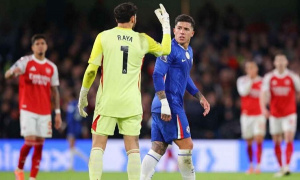 Chelsea kiên cường và Arsenal hụt hơi trong trận derby rực lửa