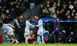 Man Utd thắng Palace: Mainoo bất mãn, Amorim bị cảnh báo về 'vết xe đổ' Ten Hag