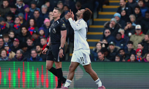 Phản ứng của Maguire khi Zirkzee lập siêu phẩm