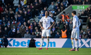 Leny Yoro cần được MU bảo vệ sau trận đấu đáng quên