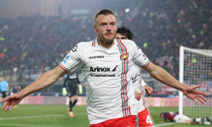 Vardy lập cú đúp đầu tiên tại Serie A, chấm dứt chuỗi 12 trận bất bại của Bologna