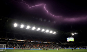 Biến đổi khí hậu: FIFA buộc phải dời lịch World Cup?