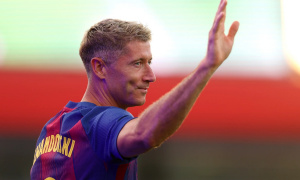 Barcelona không gia hạn Lewandowski: Fan lo sốt vó vì viễn cảnh 'Lord Ferran' đá cắm