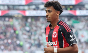 Man Utd tăng tốc trong cuộc đua ký Nathaniel Brown