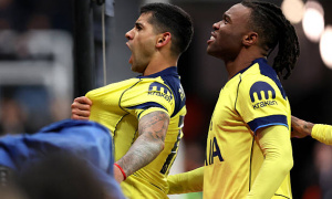 Romero bùng nổ, Tottenham thoát thua trước Newcastle