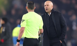 Arne Slot bất an khi Stuart Attwell bắt chính trận Liverpool