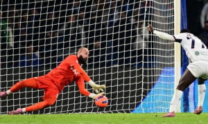 Vượt qua Cagliari, Napoli vào tứ kết Coppa Italia sau loạt luân lưu kịch tính