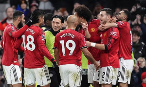 Bị West Ham 'níu chân', MU lỡ cơ hội lọt top 5 Ngoại hạng Anh