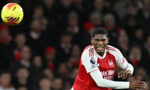 Arsenal lo lắng khi Mosquera có thể vắng mặt dài hạn