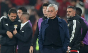 Mourinho hài lòng với Benfica dù hòa Sporting 1-1