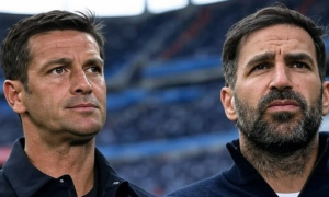 Chivu và Fabregas: Trận đấu định mệnh giữa hai thuyền trưởng đầy duyên nợ