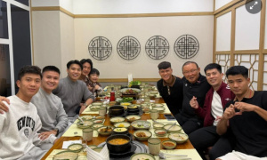 HLV Park Hang-seo hội ngộ Quang Hải, Văn Đức, Đình Trọng trong bữa tối ấm áp