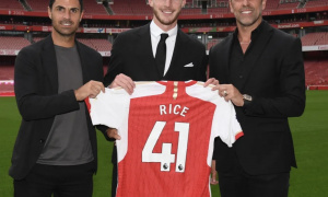 Nghịch lý Ngoại hạng Anh: HLV chịu trận thay cho Giám đốc thể thao