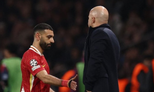 Cuộc đối đầu giữa Salah và Arne Slot đẩy Liverpool vào khủng hoảng