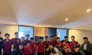 U22 Việt Nam thăm đội trưởng U22 Lào sau chấn thương nghiêm trọng