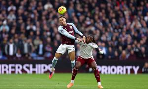 Shaka Hislop chỉ trích Eze 'tàng hình' trước Aston Villa