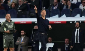 HLV Xabi Alonso tức giận với Fran Garcia sau thẻ đỏ không cần thiết