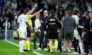 Trọng tài Quintero gây tranh cãi với ba thẻ đỏ cho Real Madrid ở trận thua Celta Vigo