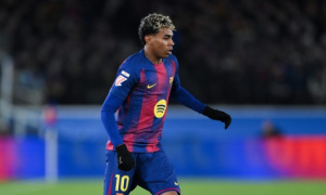 Barcelona đối đầu Eintracht Frankfurt: Câu hỏi về đội hình và chiến thuật của HLV Hansi Flick