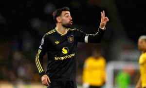 Paul Parker chỉ trích Bruno Fernandes vì hiệp một “tồi tệ” trước Wolves