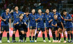Tuyển nữ Thái Lan giành vé bán kết SEA Games 33 với chiến thắng 2-0 trước Singapore