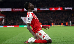 Arsenal tìm thấy lời giải kịch tính cho bài toán chia lửa Saka