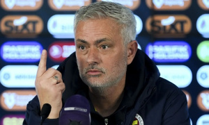 Benfica đánh bại Napoli, Mourinho dập tắt lời biện minh của Conte