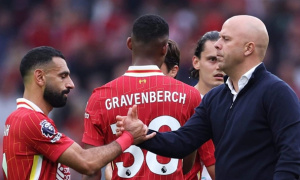 Arne Slot giải mã lý do Salah dự bị: Chiến thuật hay trừng phạt?