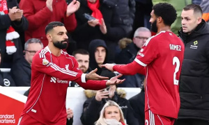 Mohamed Salah được Anfield chào đón nồng nhiệt khi vào sân