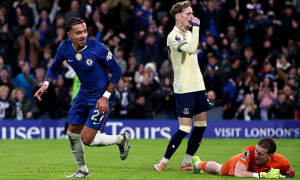 Malo Gusto bùng nổ trước Everton, vượt trội cả Cole Palmer